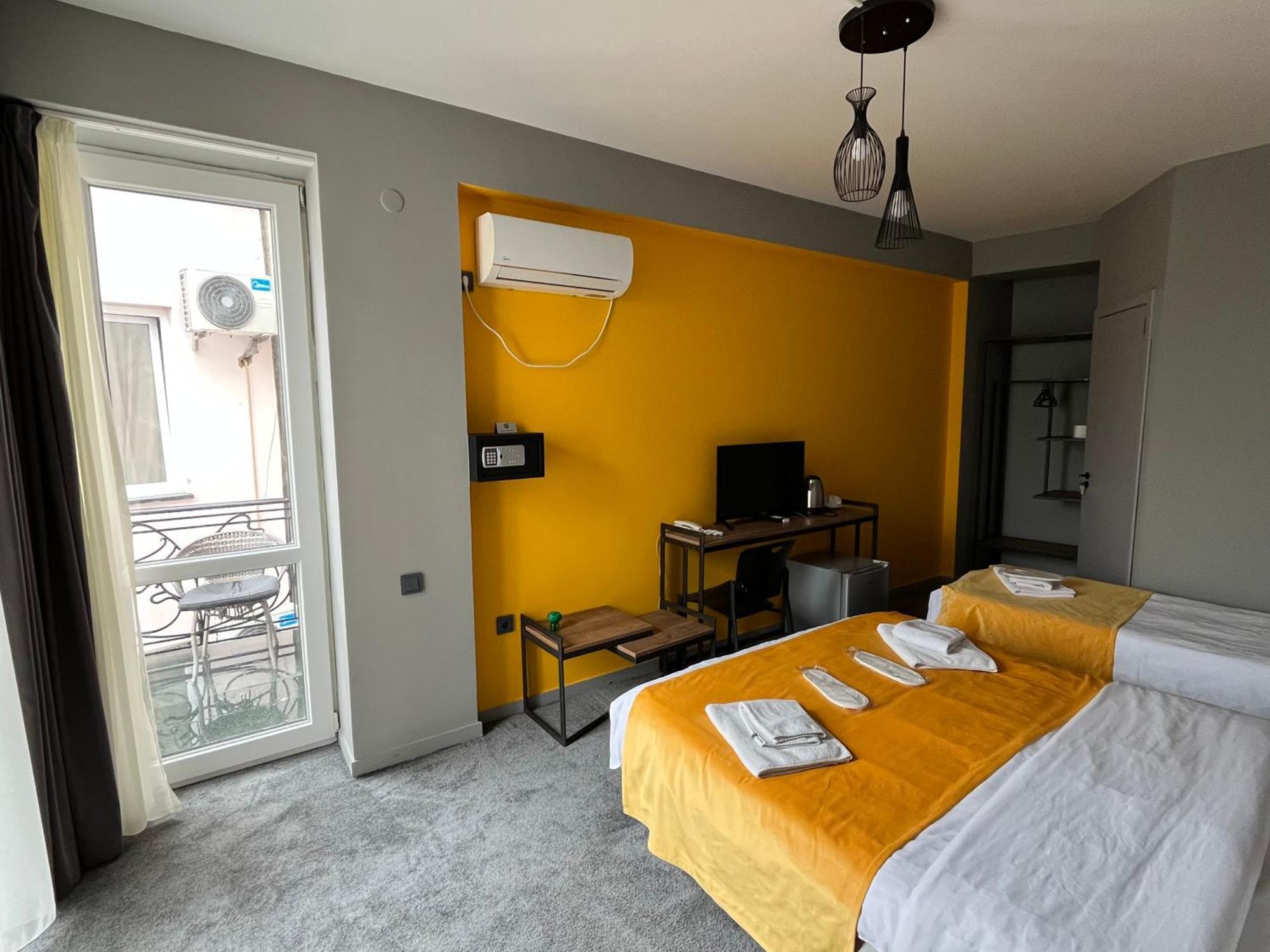 Diuma Hotel Тбілісі Екстер'єр фото